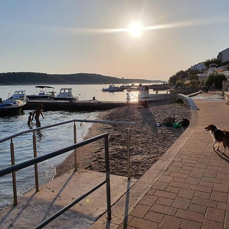 Apartman Karmen Barbat na Rabu Esterno foto