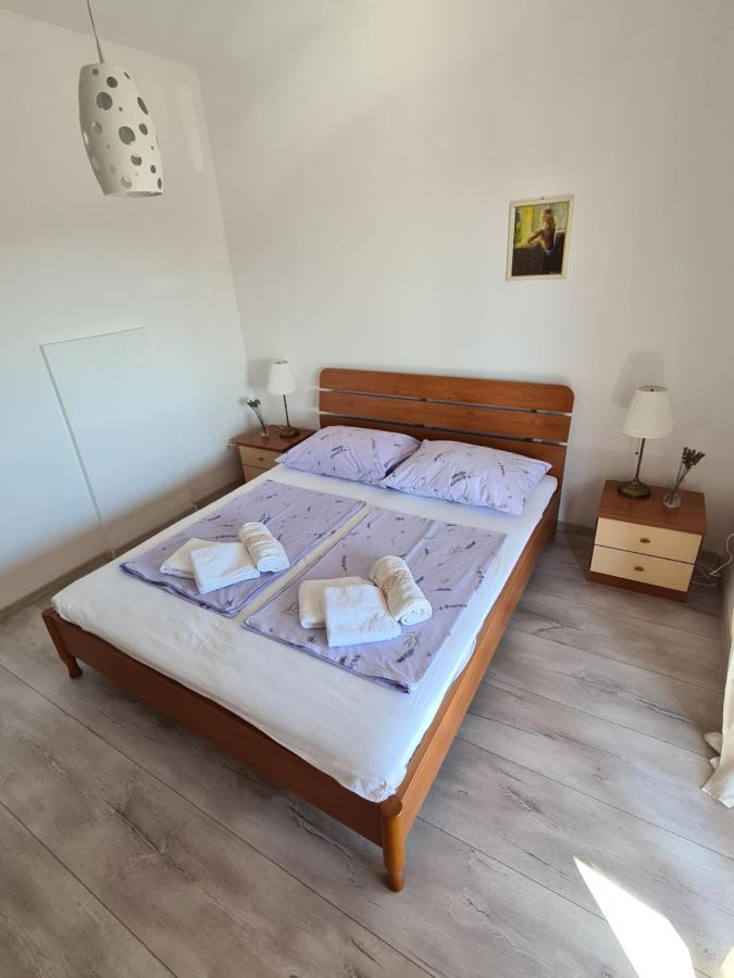 Apartman Karmen Barbat na Rabu Esterno foto