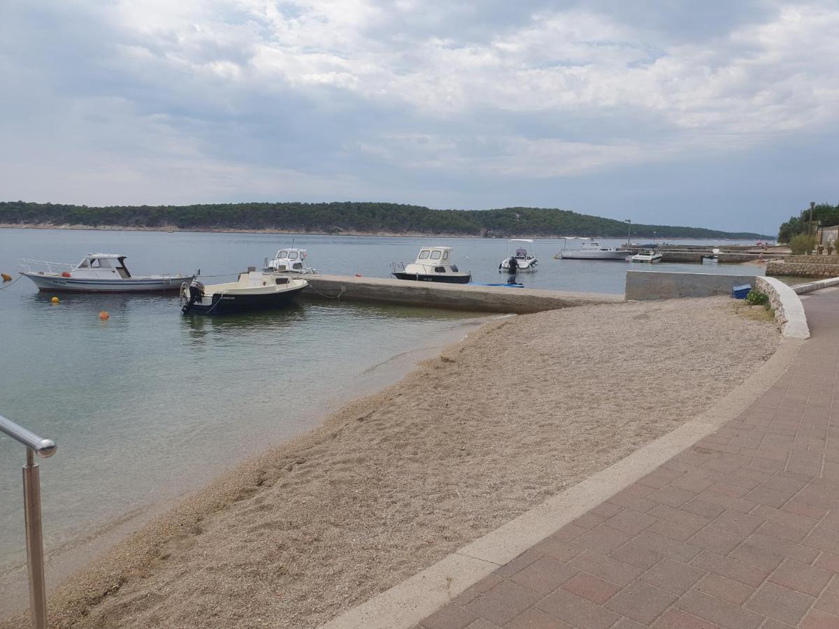 Apartman Karmen Barbat na Rabu Esterno foto