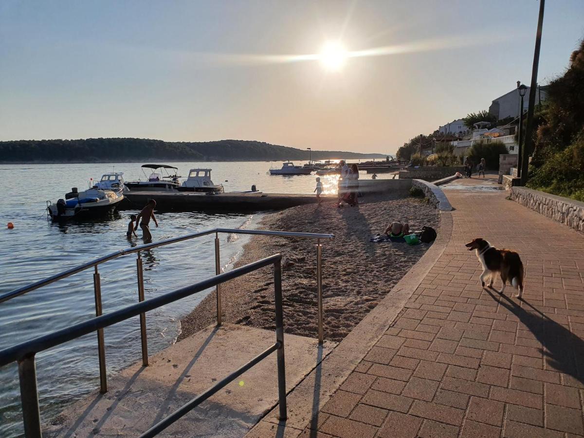 Apartman Karmen Barbat na Rabu Esterno foto