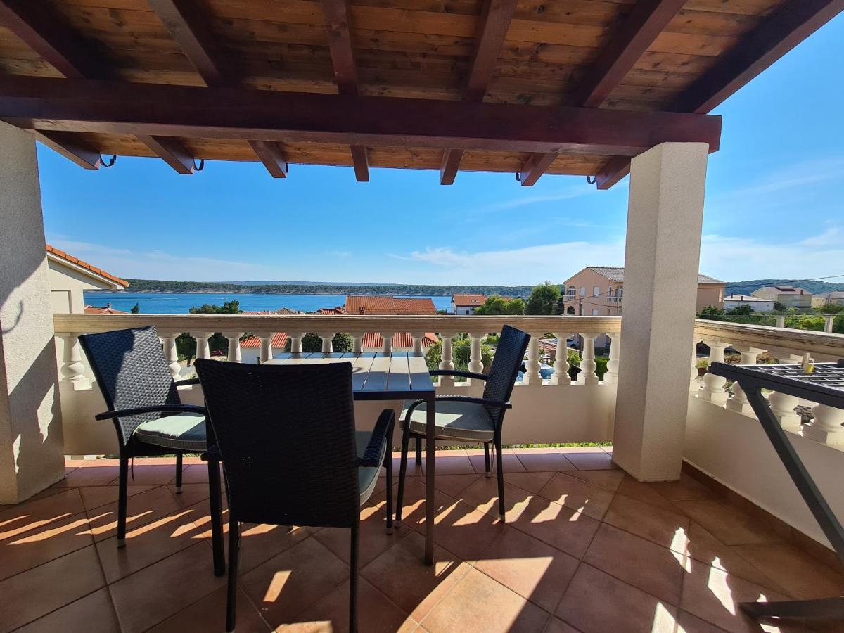 Apartman Karmen Barbat na Rabu Esterno foto